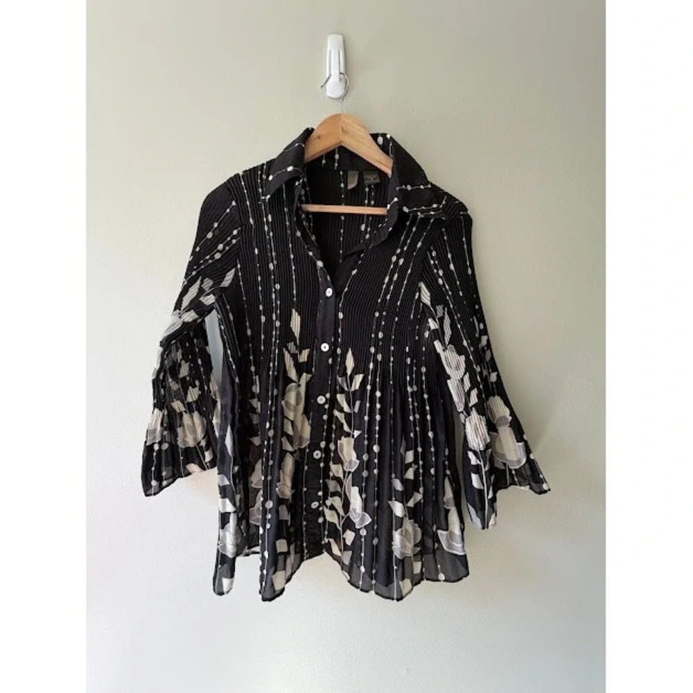 Pleated Serenade Blouse Womens 1X Black Floral Button Up Bell Sleeve Top - Picture 1 of 8
